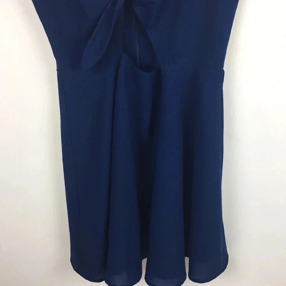 Kimchi Blue Tie Knot Keyhole Dress Size Small - Picture 5 of 6